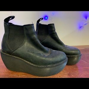 Dr Marten Platform size 8 ?